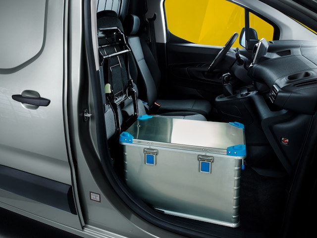 opel_combo_cargo_foldable_passenger_seat_4x3_cmc19_i01_017