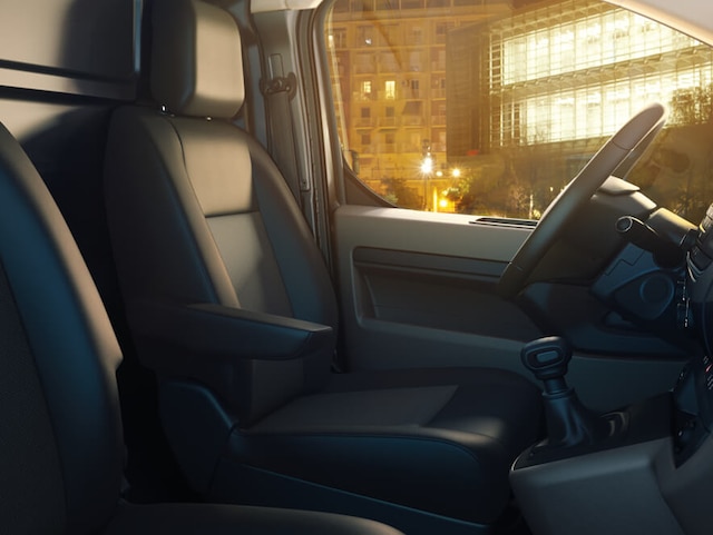 opel_vivaro_interior_seats_4x3_vi195_i01_030