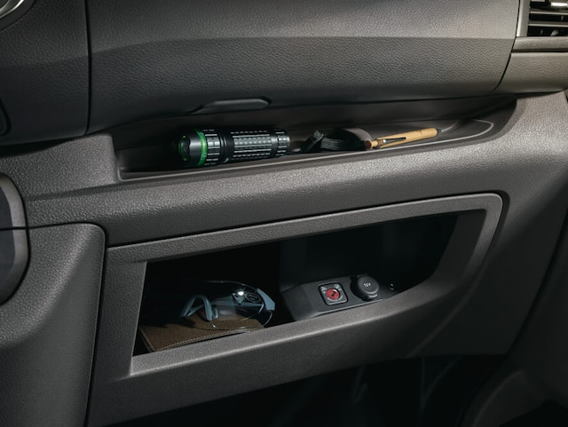 opel_vivaro_interior_storage_4x3_vi195_i01_027