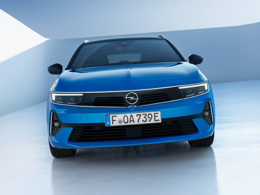 opel_astra-sportstourer_exterior-front_4x3_asst22_e01_099